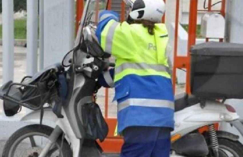 Raccomandate, atti giudiziari e documenti bancari; 40 chili di corrispondenza mai consegna trovati a casa di una portalettere di Poste. La scoperta della Polizia a casa di una donna di Cassino