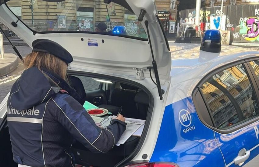 Nuovo Codice della strada: a Napoli la prima contravvenzione per cellulare alla guida