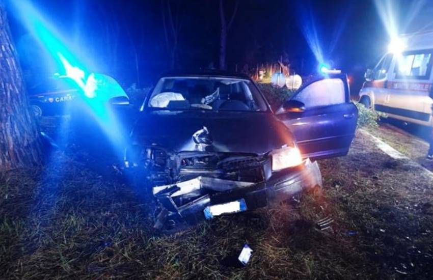 Fugge all’alt dei Carabinieri e si schianta con l’auto: arrestato 19enne in provincia di Latina