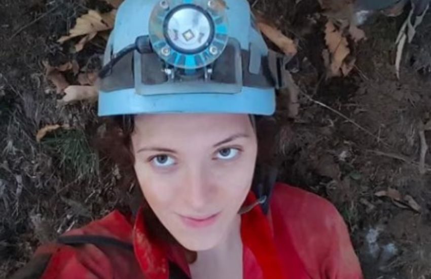 Ottavia Piana salvata: il momento in cui viene estratta dalla grotta – VIDEO