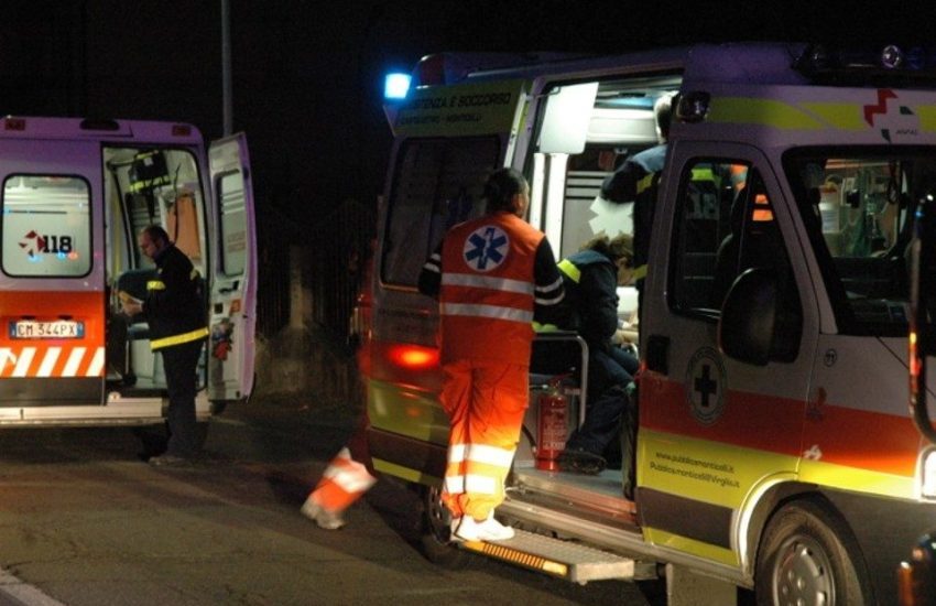 Momenti di terrore per un gruppo di studenti in gita per lo scontro tra due bus e un’auto. L’incidente lungo la Casilina