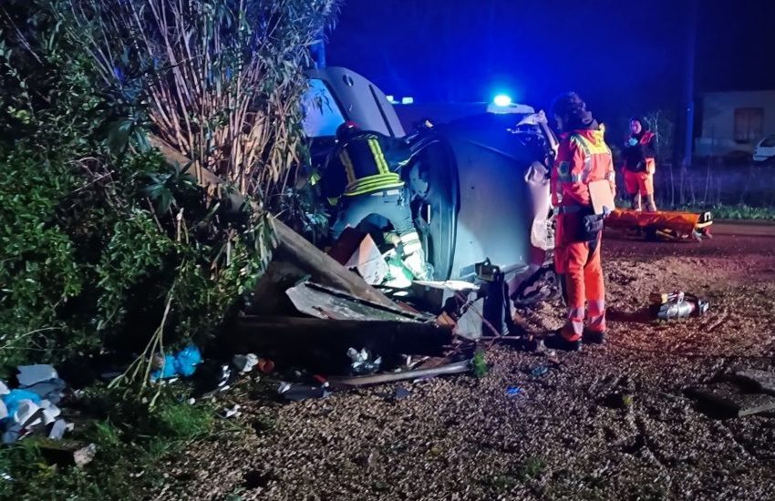 Terribile fuori strada con l’auto, ferito un uomo: l’intervento dei Vigili del Fuoco in provincia di Latina