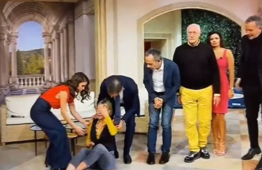 Paura per Anna Falchi, sviene in diretta tv a “I Fatti Vostri”. La reazione incredula di Tiberio Timperi