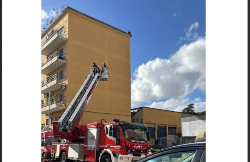 Minaccia di gettarsi dal tetto di un palazzo: 53enne pontino convinto a desistere dopo 10 ore di trattative