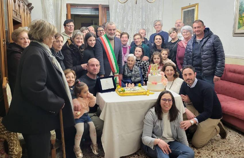 Grande festa in provincia di Latina per i 100 anni di nonna Giuseppina