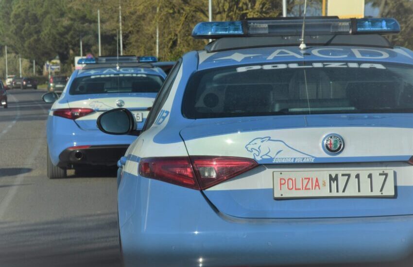 Auto rubata, inseguimento spericolato tra le vie del centro. Due pontini fermati ed arrestati dalla Polizia