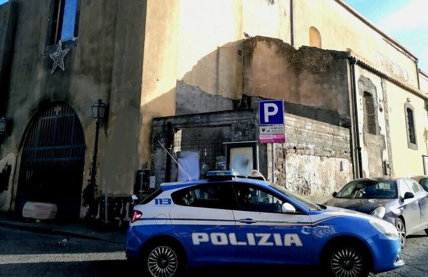 Acireale, ruba in chiesa ma, si ferisce: ladro scoperto dall’analisi sulle tracce di sangue