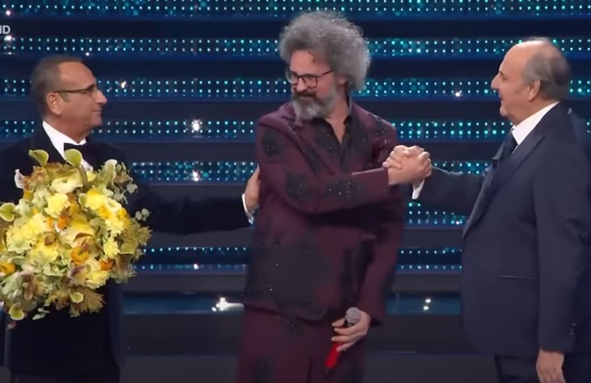 Sanremo 2025: Papa Francesco e Jovanotti per la prima del festival. La classifica provvisoria