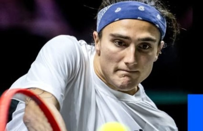 L’epoca d’oro del tennis italiano: esplode Mattia Bellucci, dopo Medvedev batte anche Tsitsipas e vola alle semifinali di Rotterdam