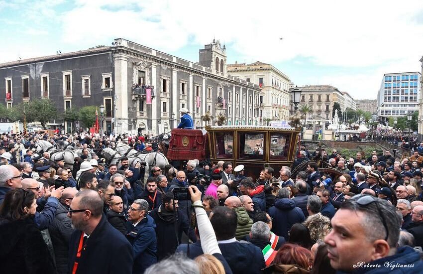 Festa di Sant’Agata: l’offerta della Cera – FOTO