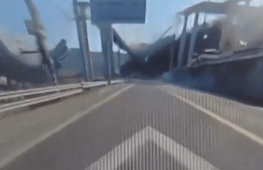 Disastro in diretta ripreso con una dashcam: crolla un ponte, 3 morti e 5 feriti [VIDEO]